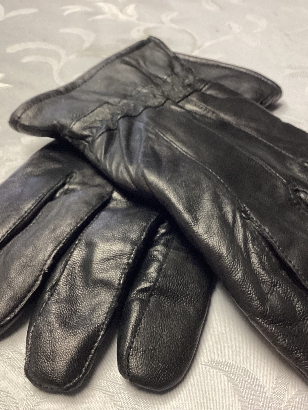 MENS lined leather gloves. See size in pics